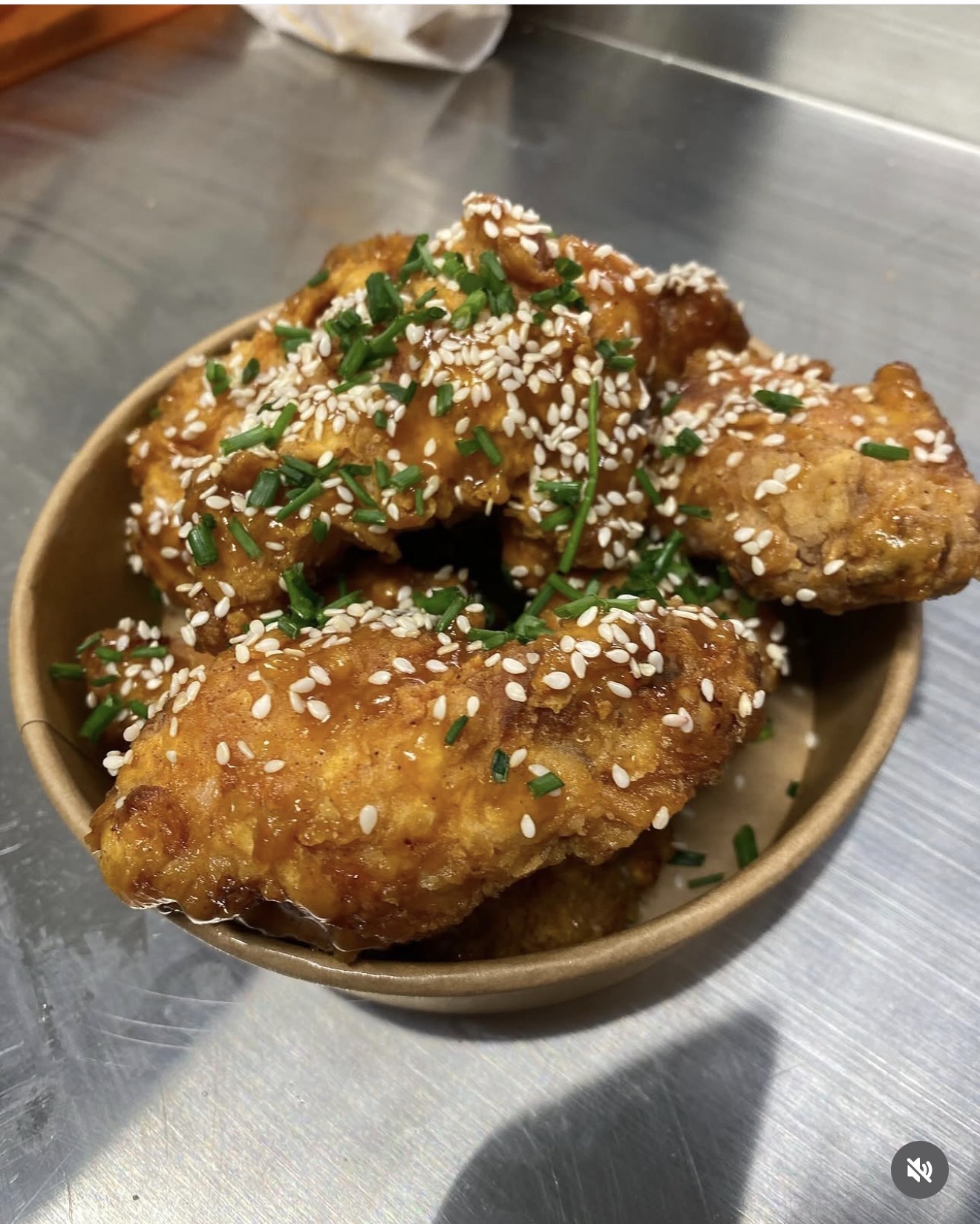 Teriyaki křídla se sezamem